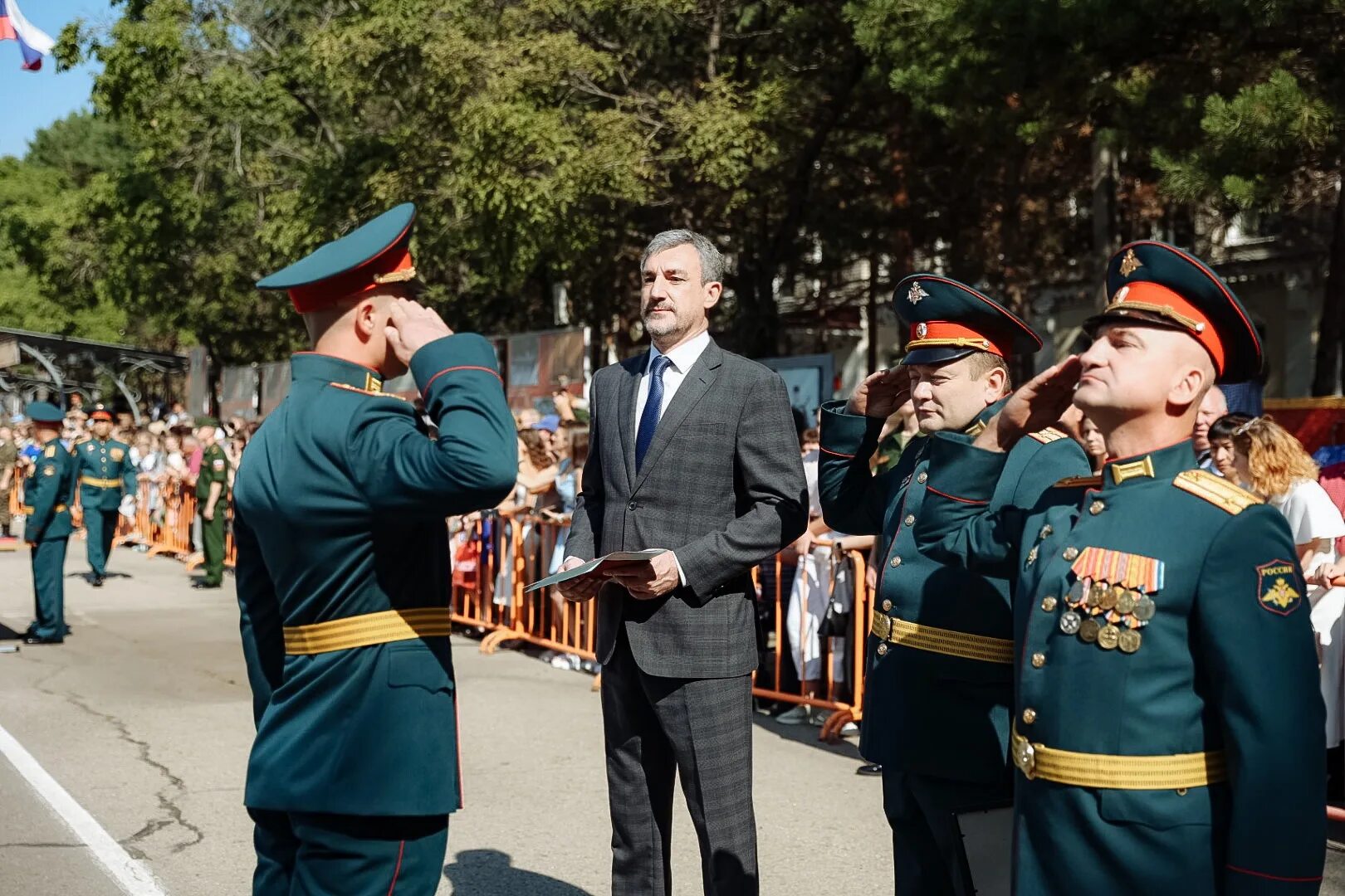 Клуб двоку фото Губернатор Василий Орлов поздравил курсантов и преподавателей ДВОКУ с 111 выпуск