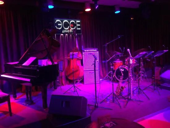 Клуб эссе фото Live Jazz at Esse Cafe - Picture of Esse Jazz Club, Moscow - Tripadvisor