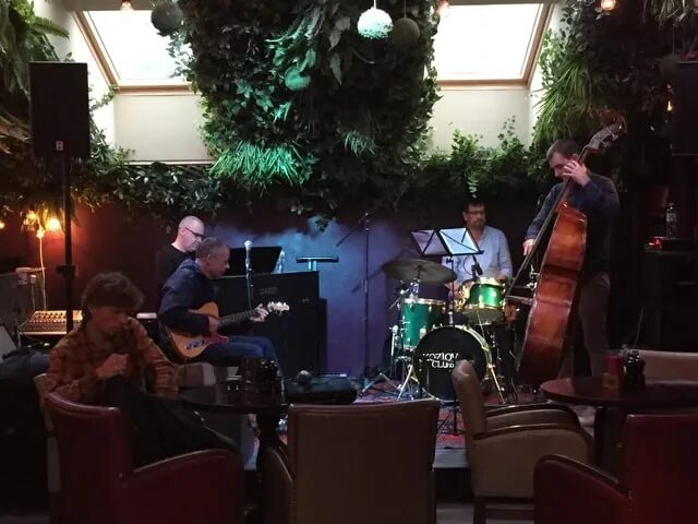 Клуб козлова мансарда фото Выступление в клубе Алексея Козлова - 16 Июля 2019 - Джазовый гитарист Алексей Б