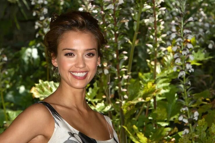 Клуб женщин актеры и роли фото Jessica Alba image