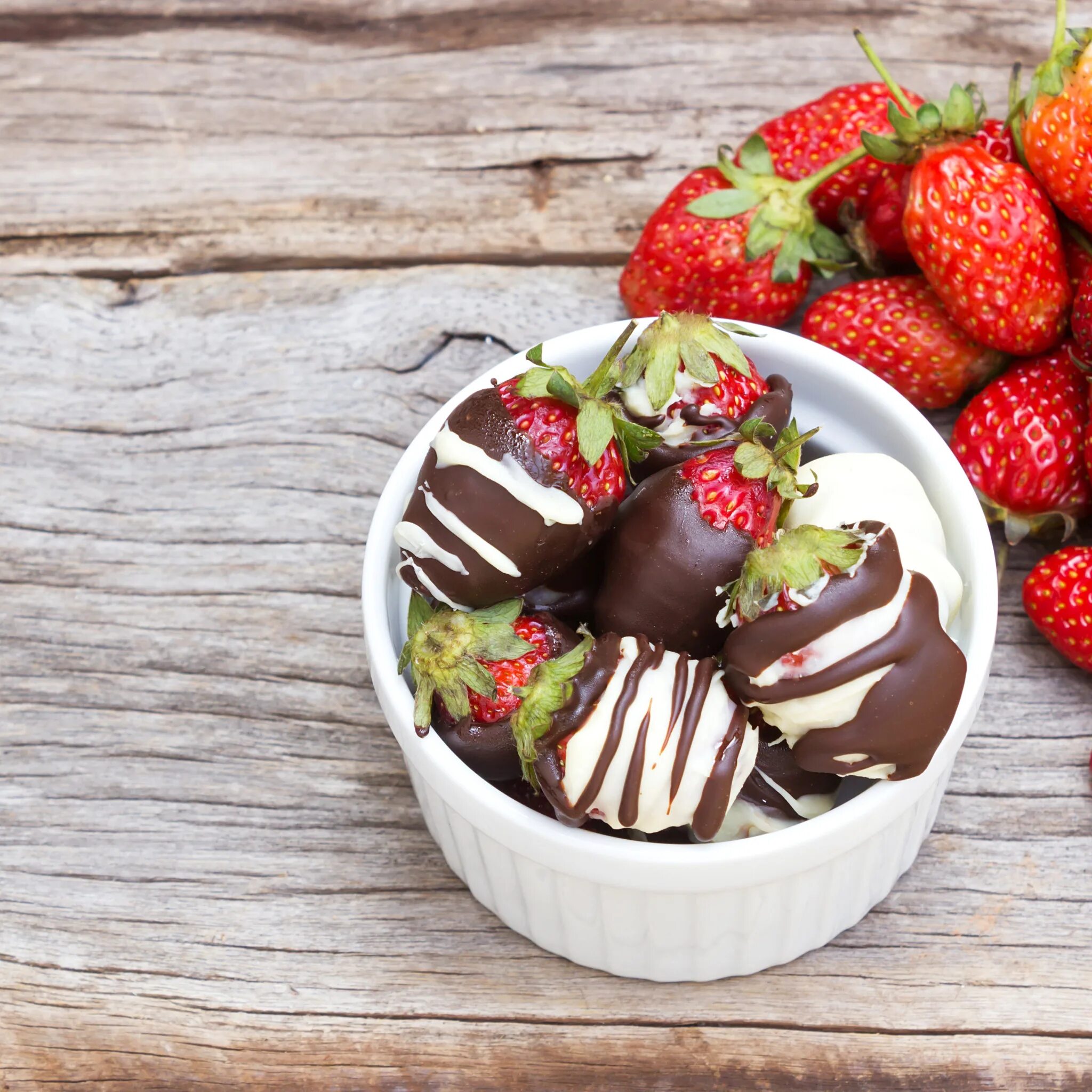 Клубника десерт фото Download wallpaper chocolate, strawberry, berry, Dessert, section food in resolu