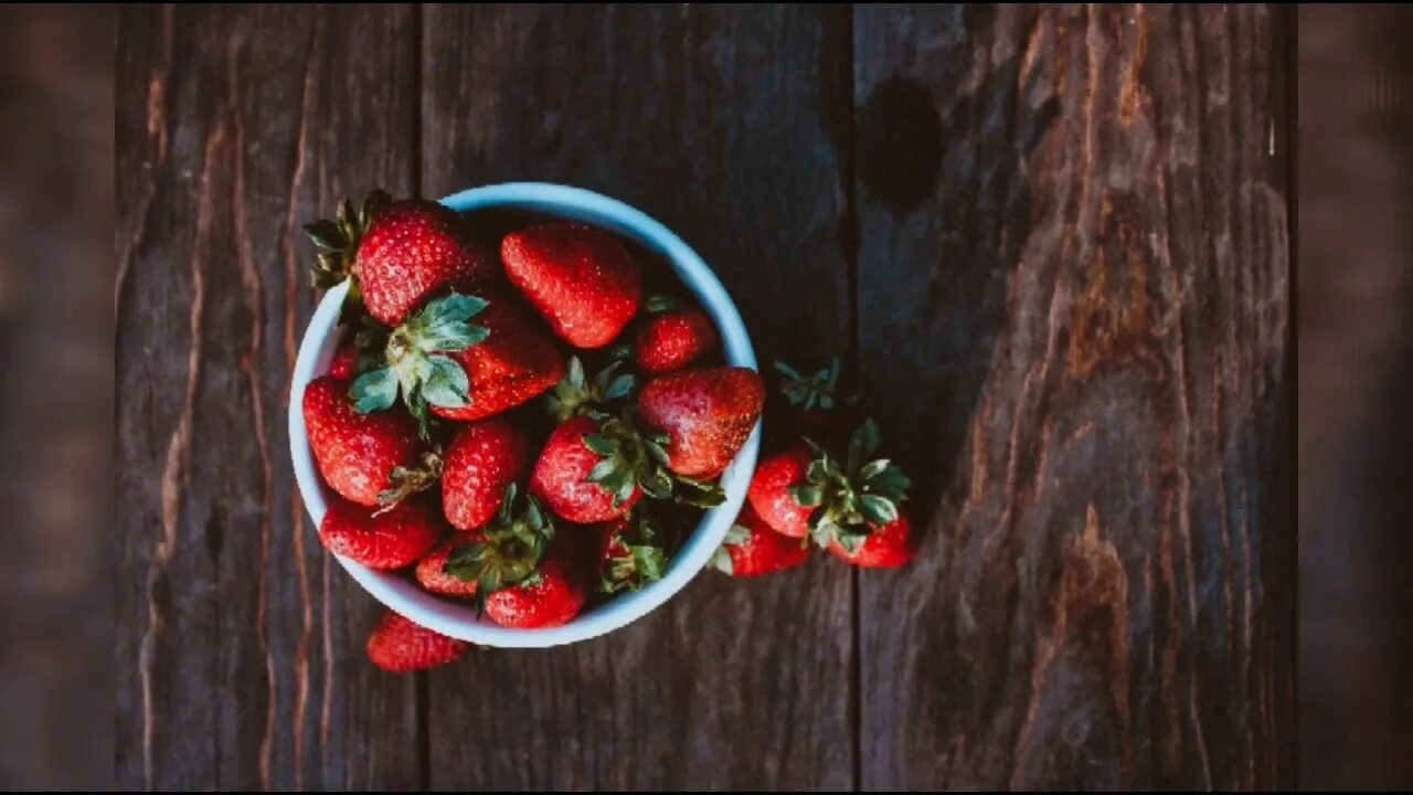 Клубника фото ягода на столе лежит World's Top Class Strawberries (2020) Fruits Farming Agri-farms - YouTube