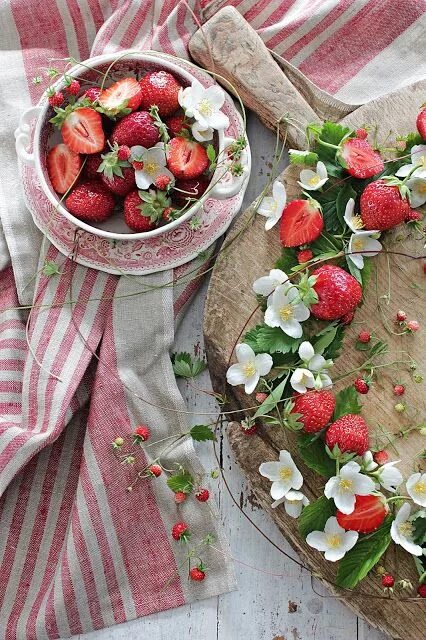 Клубника оформление фото Pin by Miki on い ち ご Berries photography, Strawberry summer, Fruit photography