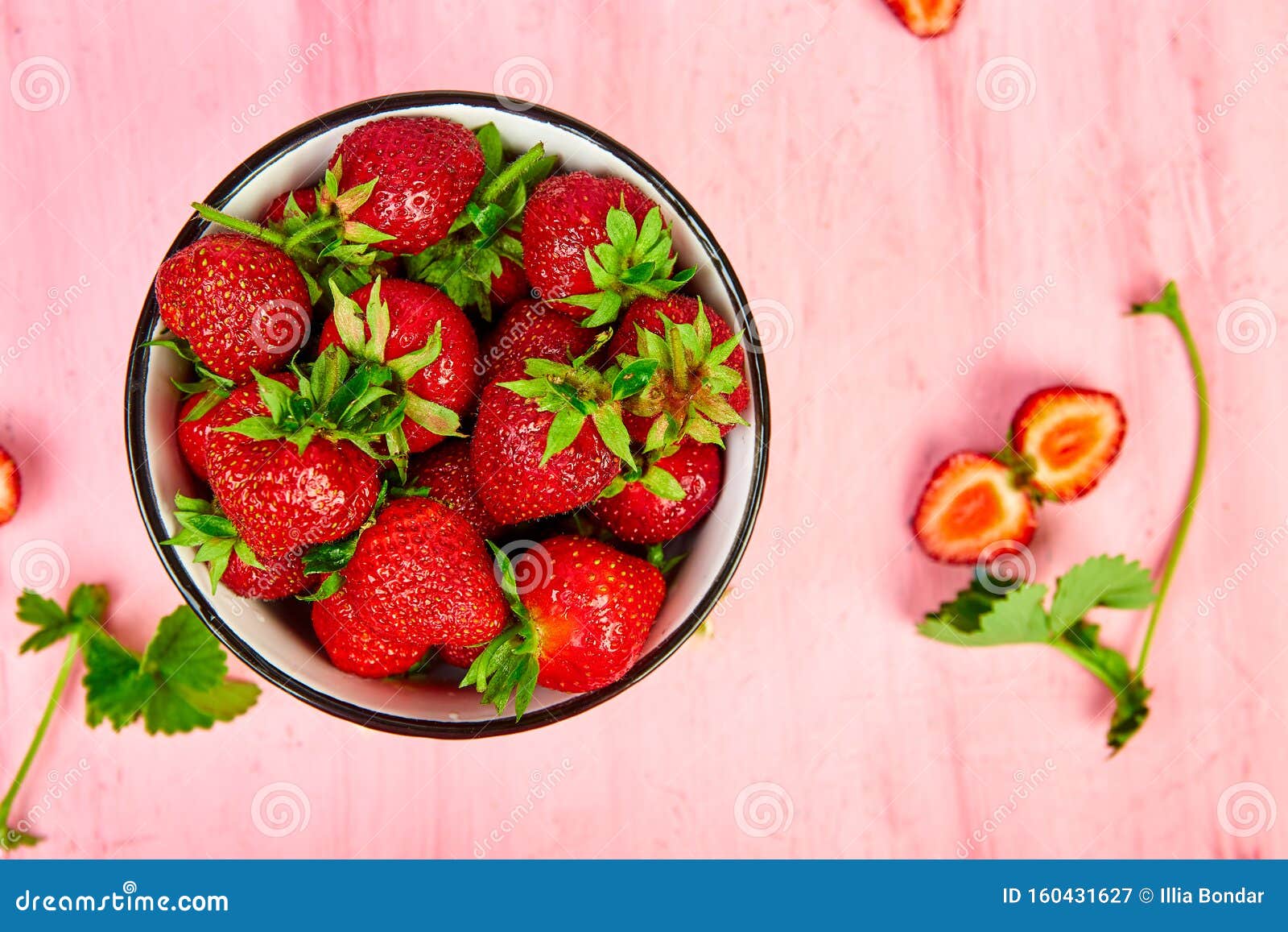 Клубника оформление фото Strawberries in Red Bowl. Fresh Strawberries. Beautiful Strawberries. Stock Imag