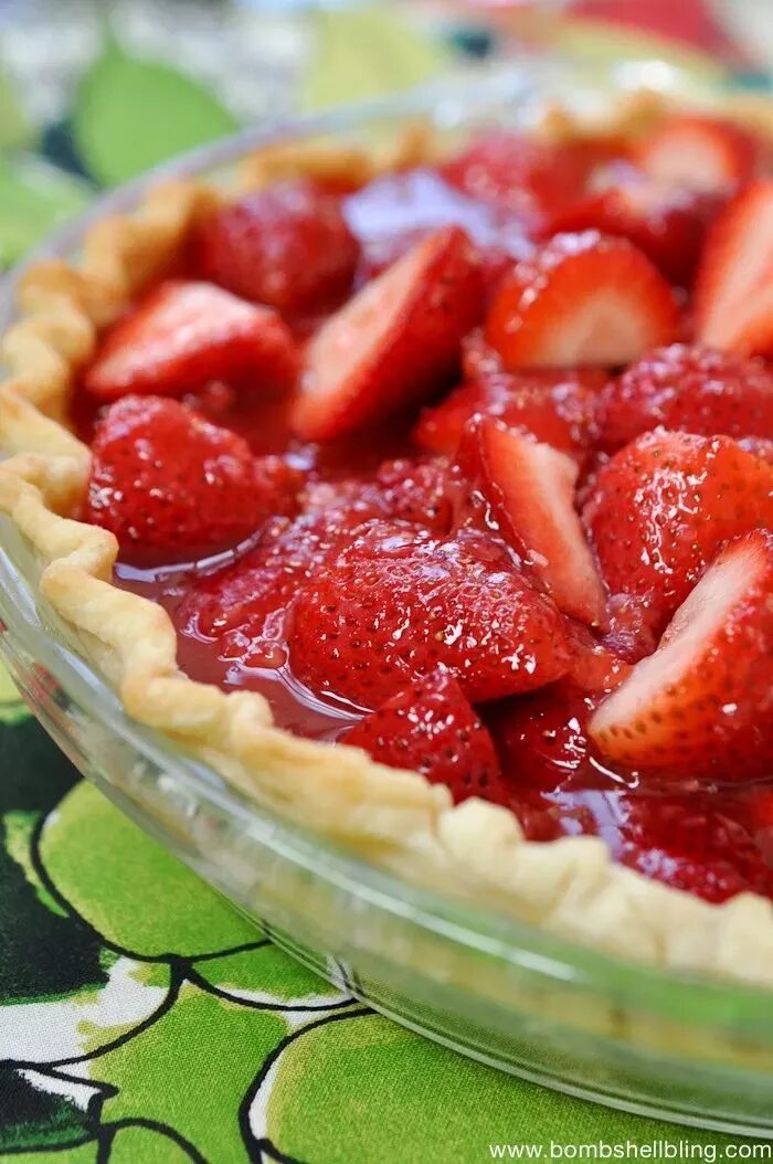 Клубника рецепт фото Strawberry Pie Recipe with Fresh Ripe Strawberries Fresh strawberry pie, Strawbe