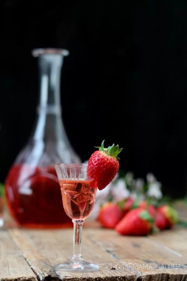 Клубника с вином фото licor de fresas casero Licor casero, Licor, Bebidas de frutas