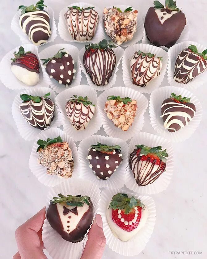 Клубника в шоколаде пошагово с фото IG lately: DIY chocolate strawberries + sneakers style - Extra Petite Fraise au 