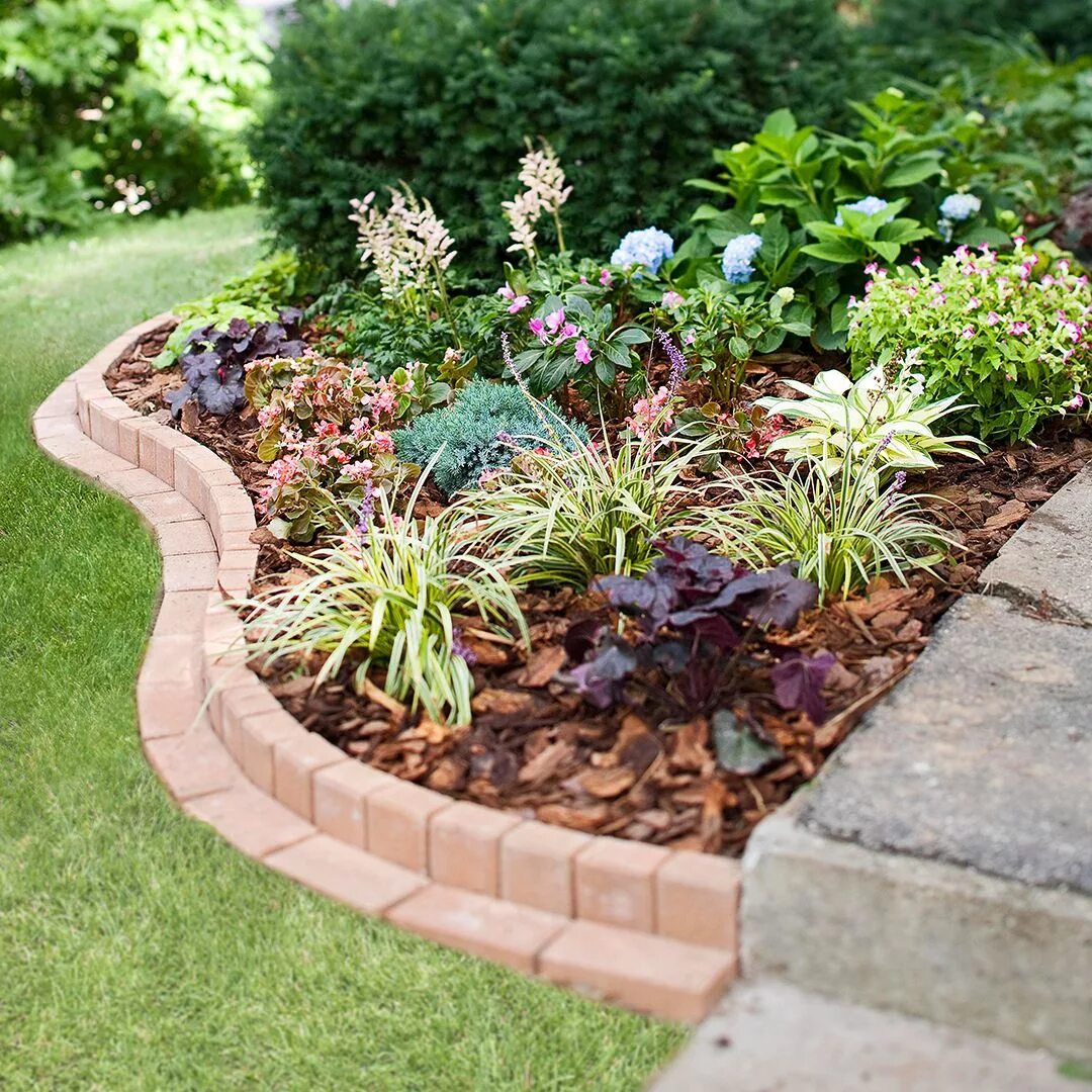 Клумба дизайн фото варианты How to Plant A Curved Brick Flowerbed Border Brick garden, Brick garden edging, 