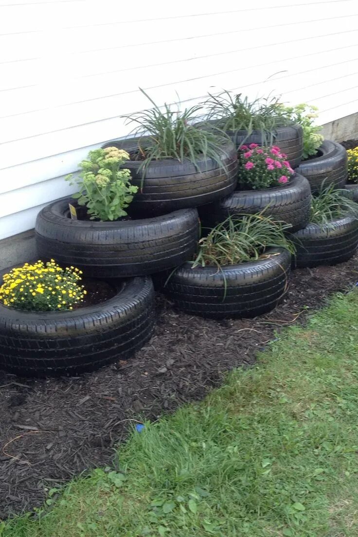 Клумба из шин фото Garage Landscaping in 2024 Outdoor decor, Bird bath, Creative crafts
