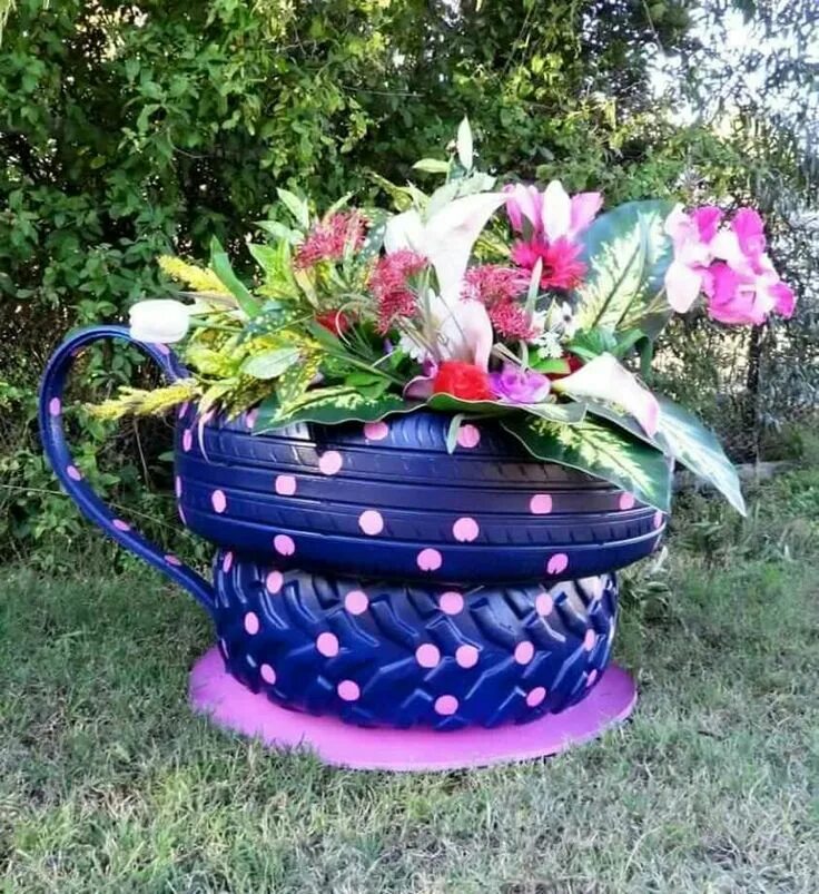 Клумба из шин фото Pin by April DeHaan on Cool House Ideas Tire garden, Growing vegetables, Tire pl