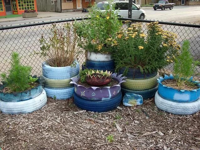 Клумба из шин своими руками фото Tyres recycle, Urban farming, Diy edible school supplies