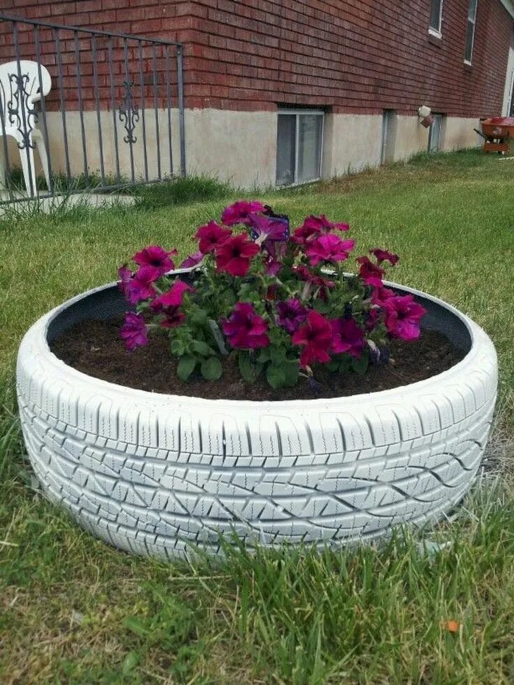 Клумба из шин своими руками фото 30 Creative Ways To Use Old Tires In Your Garden - Engineering Discoveries Tire 