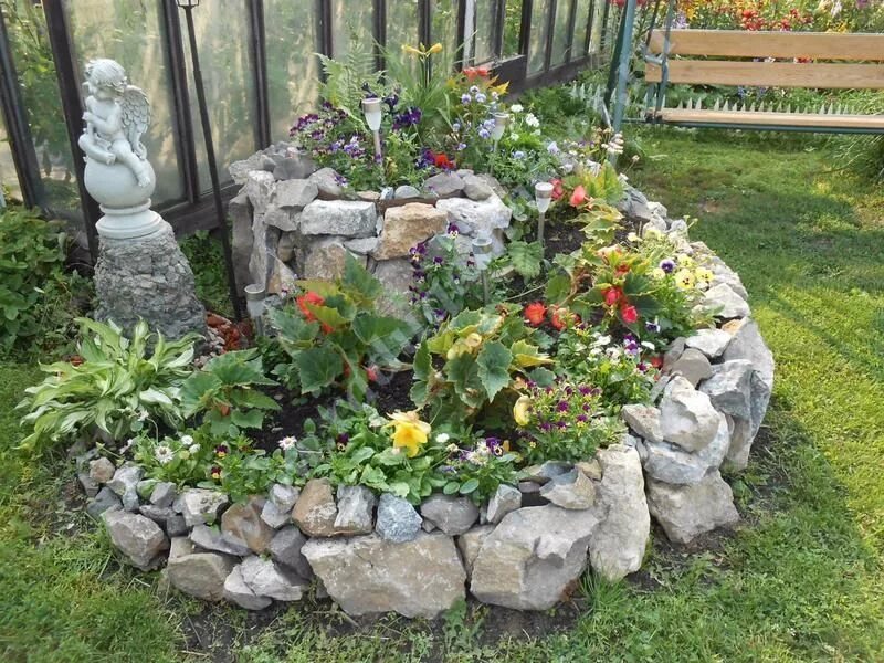 Клумба каскадная с камня своими руками фото Как правильно сделать клумбу из декоративных камней для цветов на улице, как укр