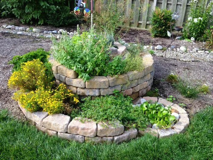 Клумба каскадная с камня своими руками фото How to Build a Spiral Herb Garden Spiral Garden Design, Plants and Plans Spiral 