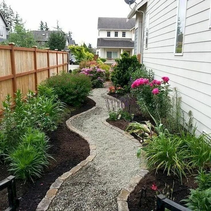 Клумба около забора фото 63 Mesmerizing Side Yard Landscaping Design Ideas to Perfect Your Garden Design 