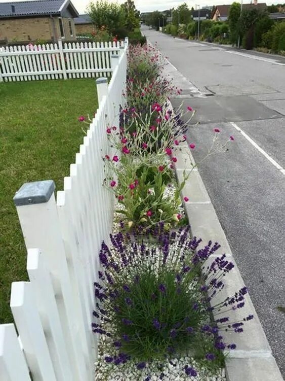 Клумба у забора фото 31 Simple Landscaping Ideas How To Decor Your Front Yard - LAVORIST Благоустройс