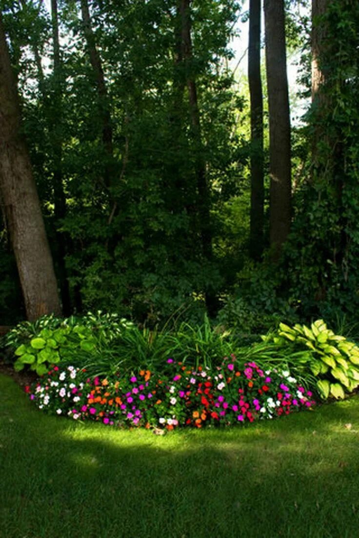 Клумба в тени фото 56 Beautiful Flower Garden Decor Ideas Everybody Will Love - ROUNDECOR Shade gar