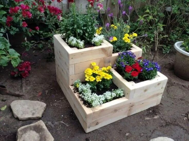 Клумбы из досок своими руками фото Stunning wood flower box ideas to beautify the flower decoration 32 - ROUNDECOR 