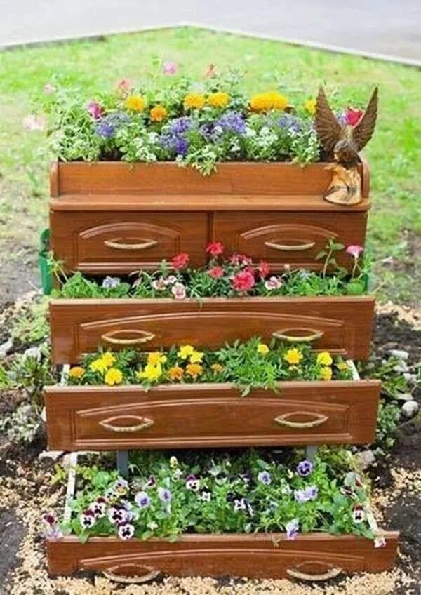 Клумбы своими руками фото Unusual but beautiful DIY garden decorations from old drawers My desired home Са