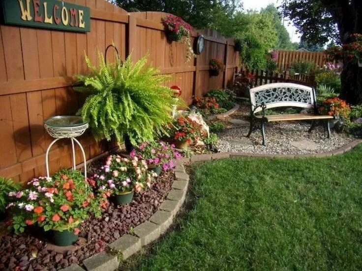 Клумбы у дома на даче фото 42 Brilliant Small Backyard Design Ideas On A Budget - PIMPHOMEE Small backyard 