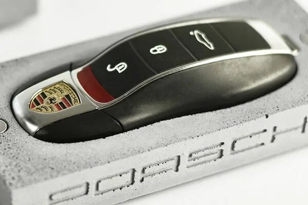 Ключи порше фото PORSCHE KEY CASE (made of concrete) by Tomáš Vacek studiovacek.cz Designed for P