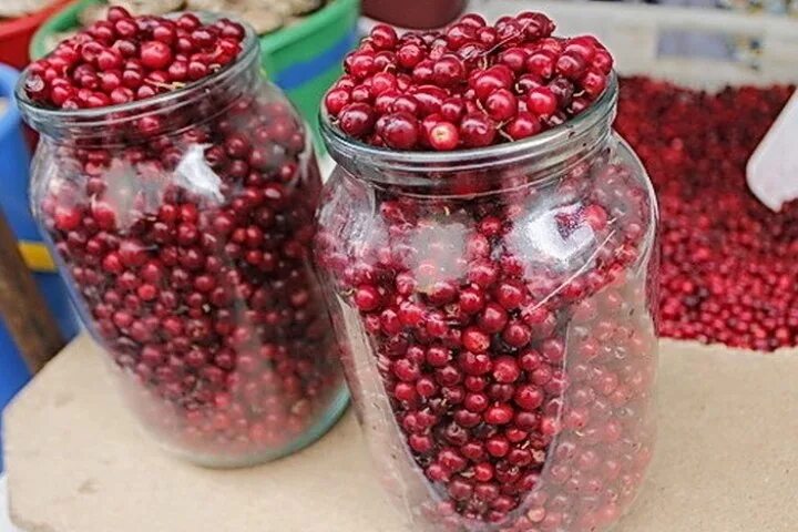 Клюква в банке фото Добрый день! Продам клюковку! Продажа от 0,5 литра ягоды. Ягода отборная,лесная,