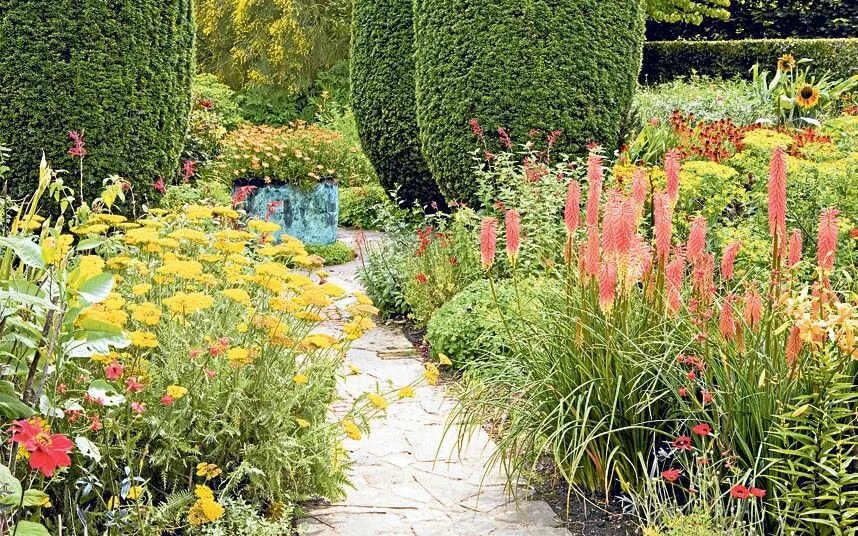 Книфофия в ландшафтном дизайне сада фото Vita Sackville-West: her passions in pictures Garden inspiration, Garden, Organi
