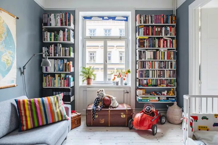 Книга детская комната фото Un appartement familial vintage et coloré Home library design, Decorating small 