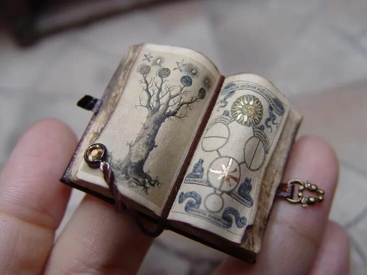 Книга фото мини Pin by Djanira Sosa on Magical Miniatures, Miniature books, Handmade books