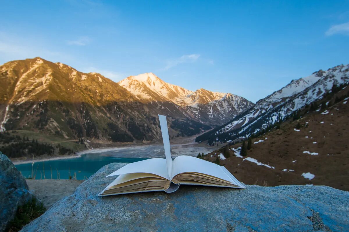 Книга горы фото Zum Verschenken oder selber Lesen: Das sind die besten Buchtipps für Wanderer un