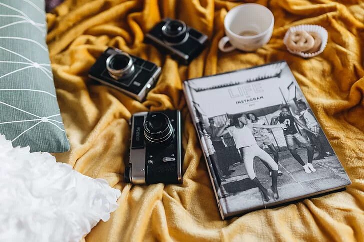 Книга инстаграм фото Life on Instagram Book and Vintage Cameras free photos UIHere