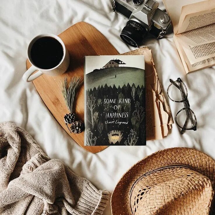 Книга инстаграм фото @purplemoonshadow for more ✨ Book aesthetic, Book flatlay, Book photography