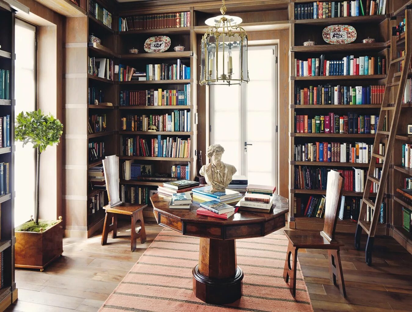 Книга интерьер жилого дома Office and Study by Timothy Whealon Inc. 1stDibs