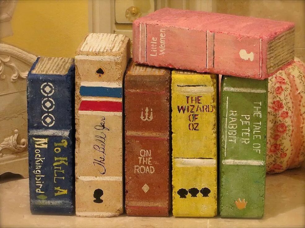 Книга из кирпичей фото Painted Brick "Books" Brick crafts, Brick art, Painted bricks crafts