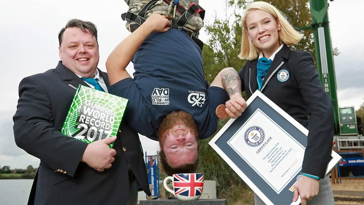 Книга рекордов гиннесса женщины фото BBC Radio 5 Live - 5 Live In Short, Bungee 'dunk' breaks world record