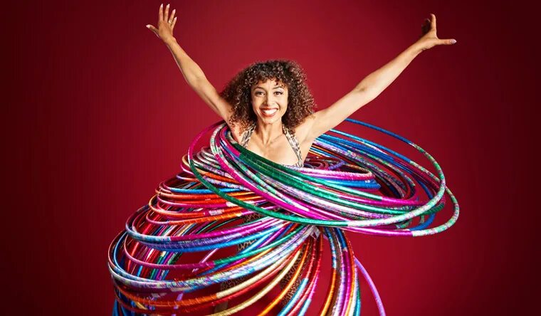 Книга рекордов гиннесса женщины фото Marawa the Amazing: Most hula-hoops spun simultaneously Guinness World Records