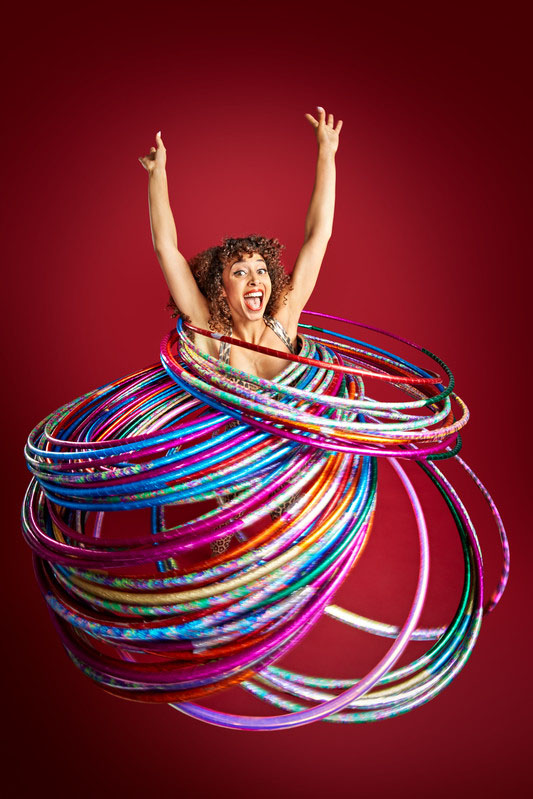 Книга рекордов гиннесса женщины фото Marawa Ibrahim: most hula hoops spun simultaneously Guinness World Records