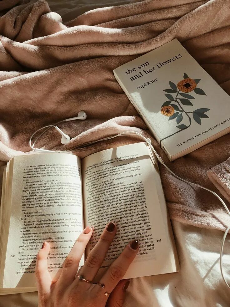 Книги эстетика фото The sun and her flowers rupi kaur on We Heart It Book aesthetic, Coffee and book