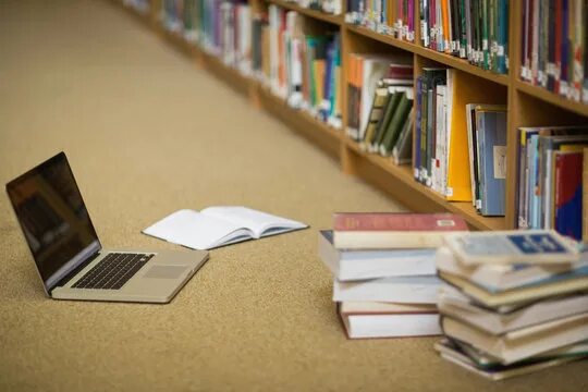 Книги на полу фото Academic Books Изображения: просматривайте стоковые фотографии, векторные изобра