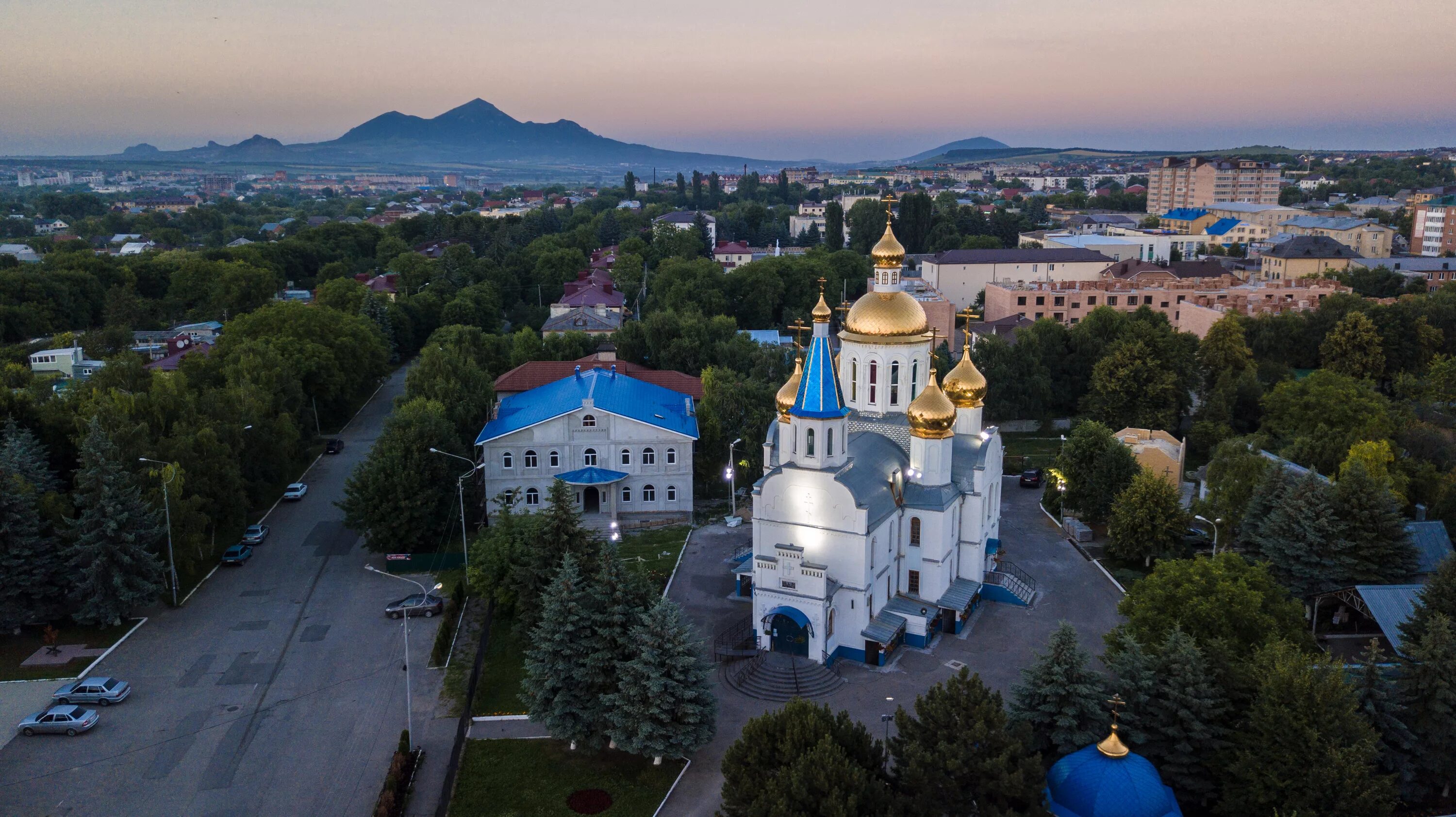 Книги набережная ул 17 станица ессентукская фото Храм Успения Пресвятой Богородицы, станица Ессентукская. - Фото с высоты птичьег