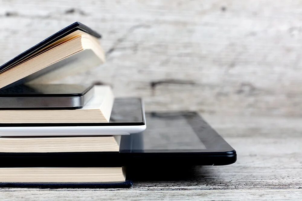 Книги стоковое фото "Война и мир" стала самой популярной цифровой классической книгой в России - Рос