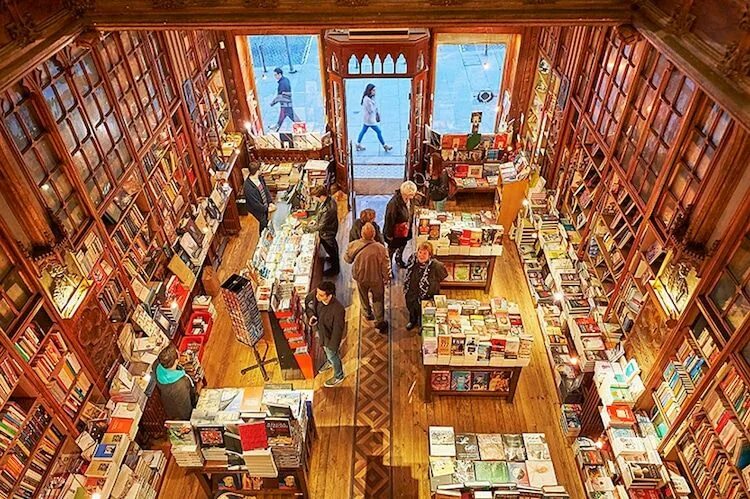 Книжный магазин фото 15+ of the Coolest Bookstores to Visit Around the World Bookstore, Porto, Around