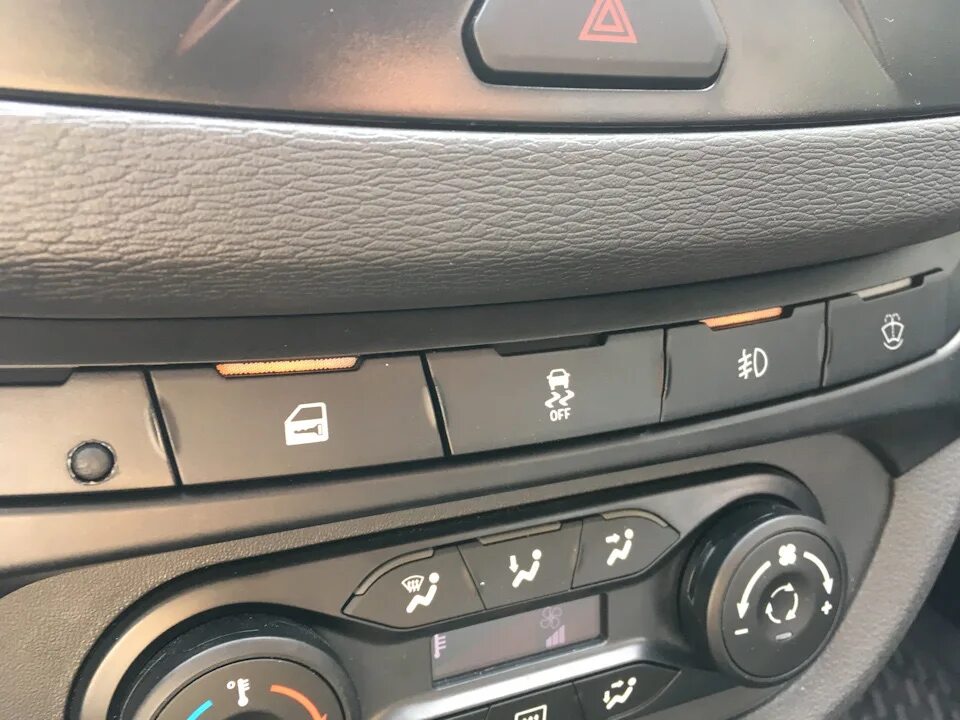 Кнопка подключения птф веста нг 15. Установка противотуманных фар. - Lada Vesta SW, 1,6 л, 2019 года электроника