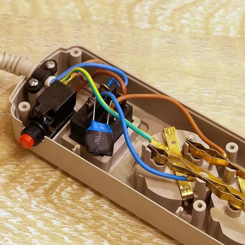 Кнопка сетевого фильтра подключение Ответы Mail.ru: Может ли сетевой фильтр уберечь розетку от короткого замыкания в