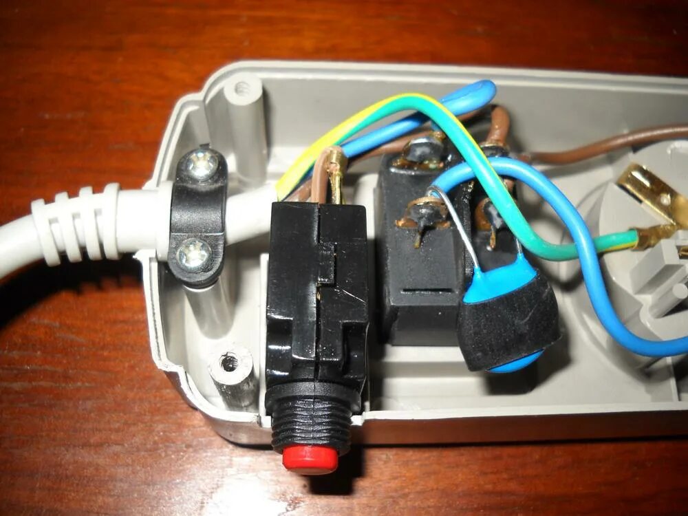 Кнопка сетевого фильтра подключение Сетевой фильтр? Так ли это? - обзор товара Сетевой фильтр Ippon BK232, 3м, белый