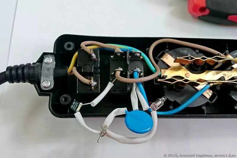 Кнопка сетевого фильтра подключение Ответы Mail.ru: как устроен сетевой фильтр гарнизон 2.2квт