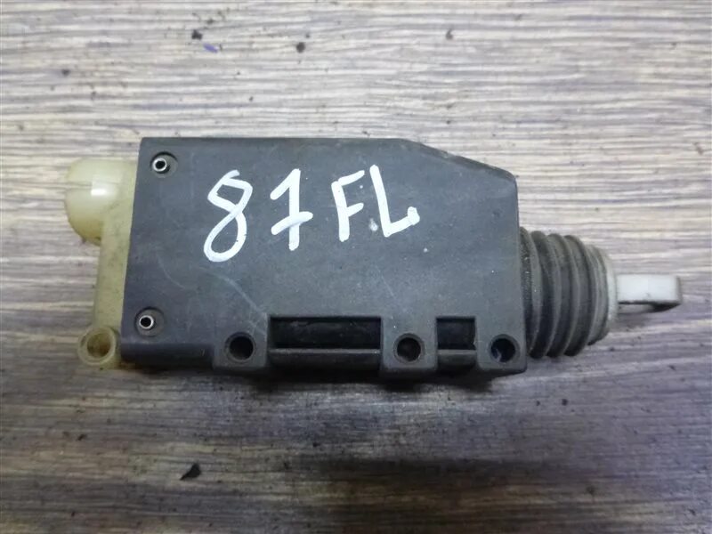 Кнопка центрального замка опель астра фото Активатор замка Opel Astra F 1993 Хэтчбек 3 дв. C16SE 90449072 купить Б/У id1262