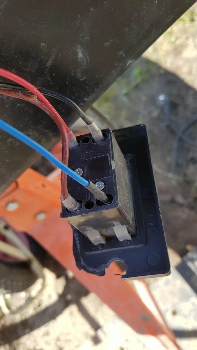 Кнопка включения бетономешалки схема подключения Типовые схемы подключения электродвигателя - 125 фото типовых схем подключения ч