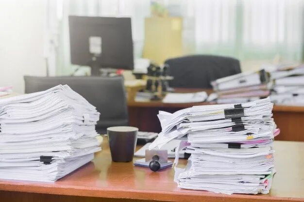 Куча бумаг на столе фото Premium Photo Heap of paperwork stack documents on office desk, business documen