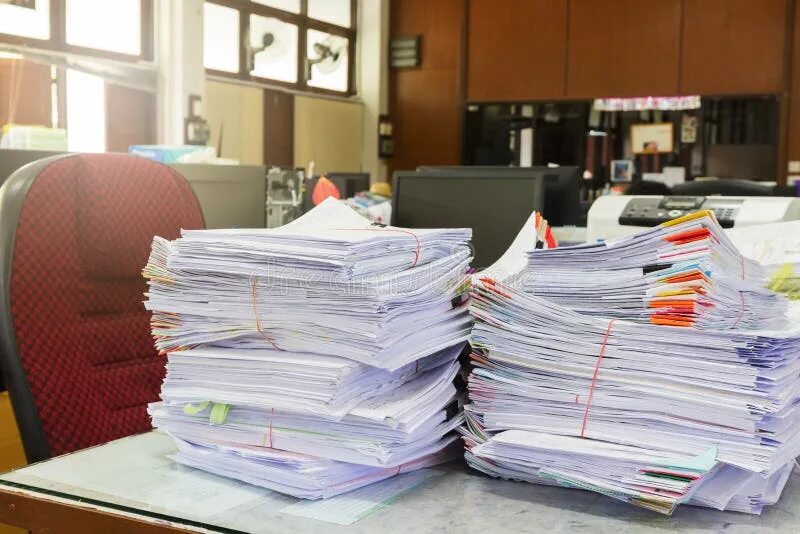 Куча бумаг на столе фото Pile of Unfinished Business Documents on Office Desk, Stack of Business Paper St